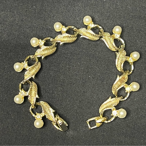 Gold Leaf Bracelet with Pearls and Organic Design - Picture 9 of 13